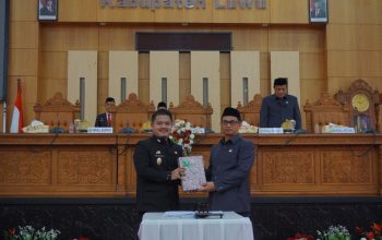 Wabup Luwu Serahkan LKPJ Tahun Anggaran 2025 di Rapat Paripurna DPRD