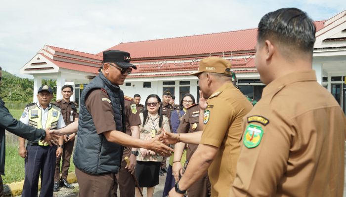 Bupati Luwu Sambut Kunjungan Kajati Sulsel dan Danpusterad di Bandara I Lagaligo