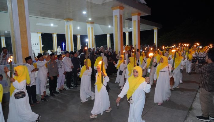 Sambut Tahun Baru Islam, Ribuan Warga Luwu Ikuti Pawai Obor Penuh Khidmat